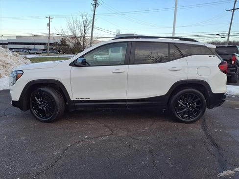 Used 2023 GMC Terrain SLE w/ Elevation Edition image 2