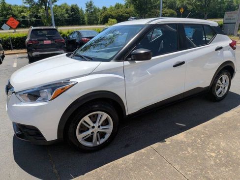 Used 2020 Nissan Kicks S FWD image 2