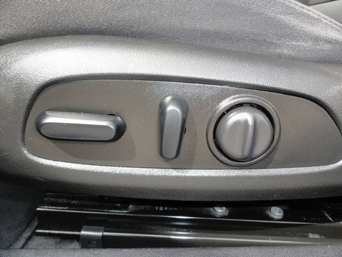 Used 2018 Chevrolet Malibu LT FWD image 21