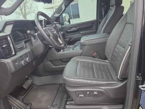 Used 2025 GMC Sierra 2500 AT4X image 13