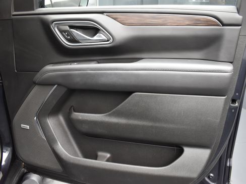 Used 2023 Chevrolet Suburban Z71 AWD/4WD image 19