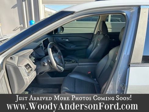 Used 2025 Nissan Rogue SV image 9