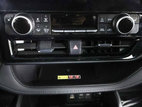 Used 2025 Toyota Highlander XSE AWD/4WD image 50