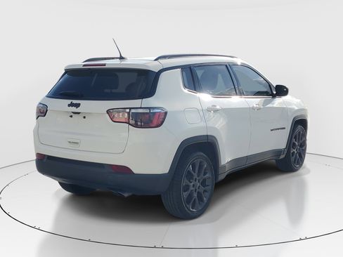 Used 2021 Jeep Compass Latitude FWD image 3