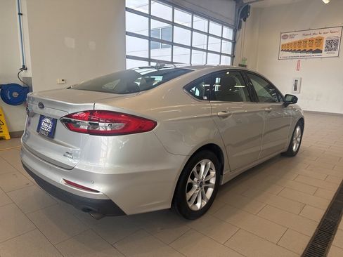 Used 2019 Ford Fusion SE image 3