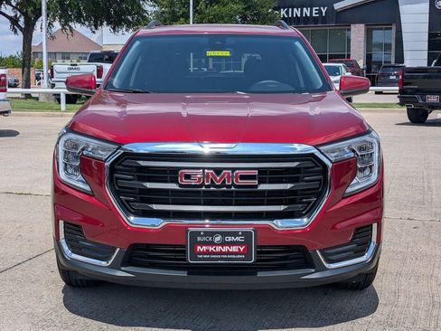 Used 2024 GMC Terrain SLE w/ Driver Convenience Package FWD image 5