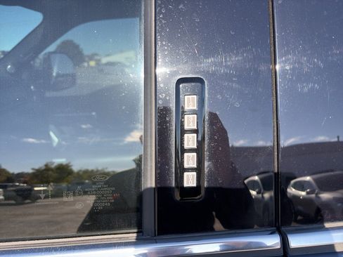 Used 2023 Ford F350 Platinum w/ FX4 Off-Road Package AWD/4WD image 11