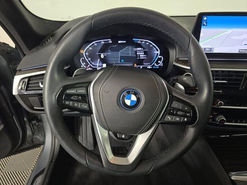 Used 2023 BMW 530e xDrive w/ Premium Package image 12