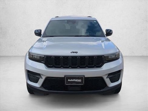 Certified 2024 Jeep Grand Cherokee Altitude RWD image 2