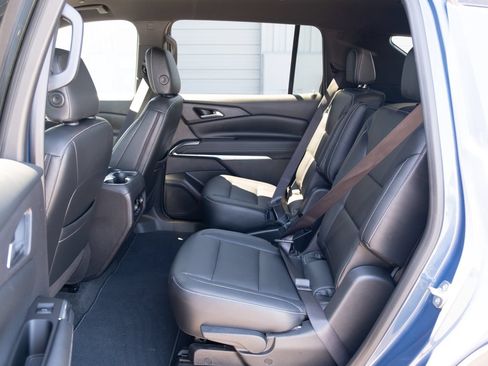 Used 2025 Chevrolet Traverse LT w/ Driver Confidence Package AWD/4WD image 14