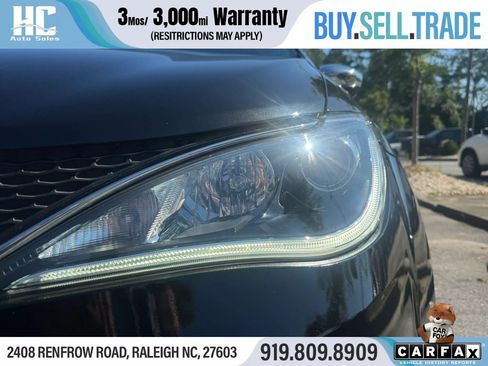 Used 2017 Chrysler Pacifica Limited FWD image 9