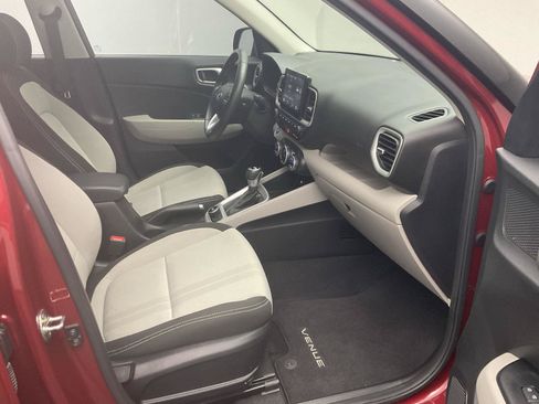 Used 2024 Hyundai Venue SEL FWD image 24