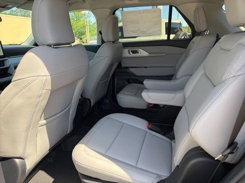 New 2026 Ford Explorer Active w/ Active Comfort Package RWD image 7