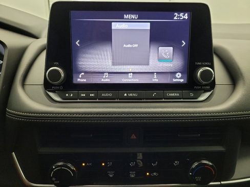 Used 2024 Nissan Rogue S image 25