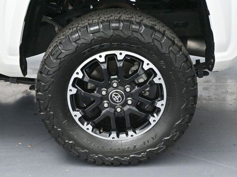 Used 2024 Toyota Tacoma SR AWD/4WD image 33