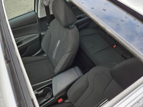 Used 2025 Hyundai Elantra SEL FWD image 8
