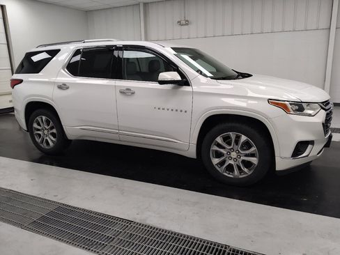 Used 2018 Chevrolet Traverse Premier w/ Driver Confidence II Package FWD image 11