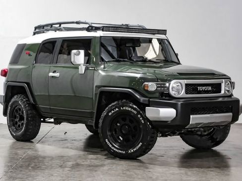 Used 2014 Toyota FJ Cruiser 4WD w/ Convenience Package image 10