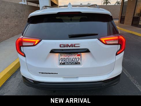 Used 2022 GMC Terrain SLE w/ Driver Convenience Package image 7