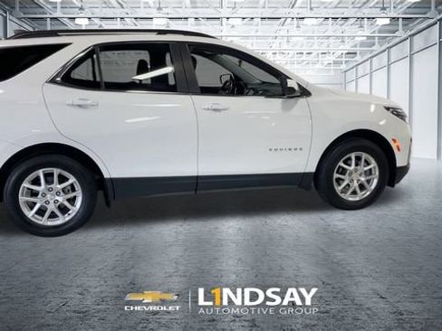Used 2022 Chevrolet Equinox LT image 2