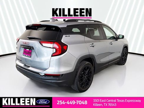 Used 2024 GMC Terrain SLE w/ Driver Convenience Package FWD image 8