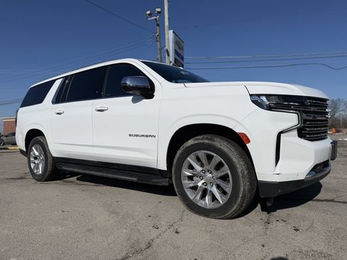 Used 2023 Chevrolet Suburban Premier image 8