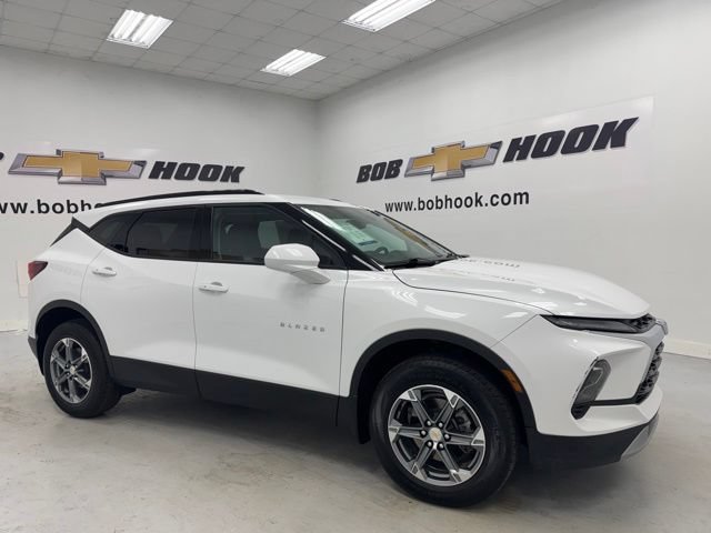 Used 2024 Chevrolet Blazer LT w/ Convenience Package FWD image 3