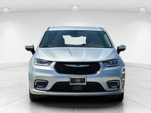 Used 2023 Chrysler Pacifica Touring-L FWD image 8