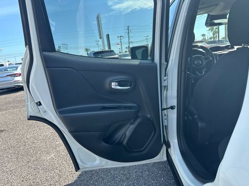 Used 2023 Jeep Renegade Latitude AWD/4WD image 14
