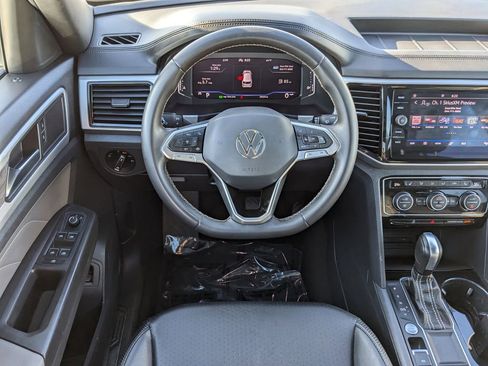 Certified 2023 Volkswagen Atlas Cross Sport SE w/ Panoramic Sunroof Package image 14