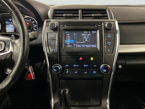 Used 2017 Toyota Camry SE image 15