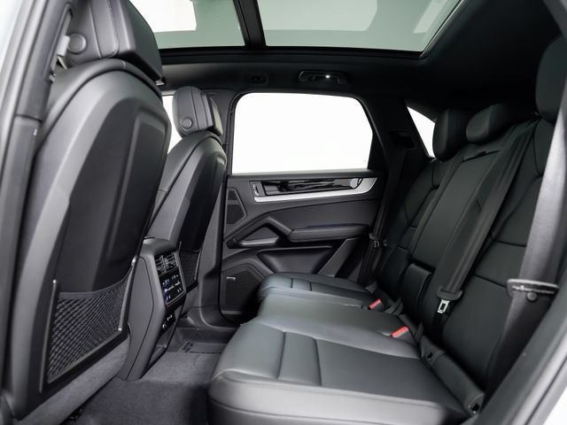 Certified 2026 Porsche Cayenne AWD/4WD image 21