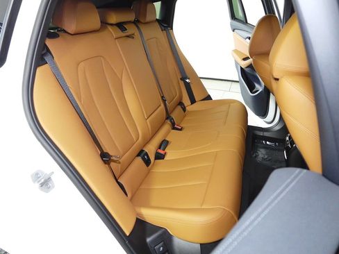 Used 2025 BMW X4 M40i w/ Premium Package image 20