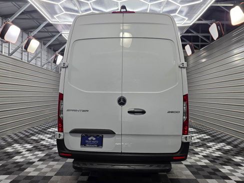 Used 2024 Mercedes-Benz Sprinter 2500 image 6