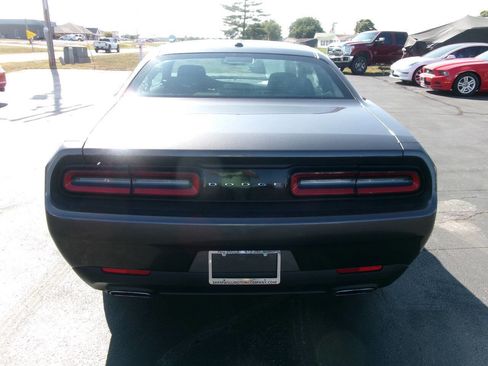 Used 2015 Dodge Challenger SXT image 4