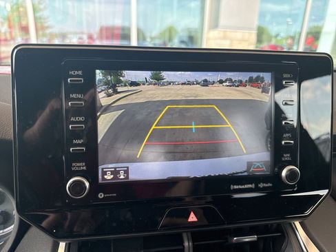 Used 2021 Toyota Venza XLE image 18