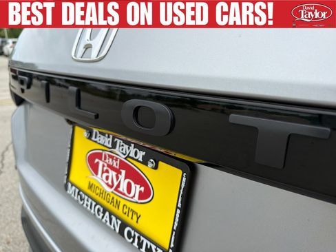 Used 2025 Honda Pilot TrailSport image 43