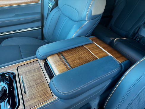 Used 2022 Jeep Grand Wagoneer Series II w/ Flexible Seating Group image 33