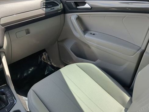 Certified 2023 Volkswagen Tiguan SE R-Line image 15