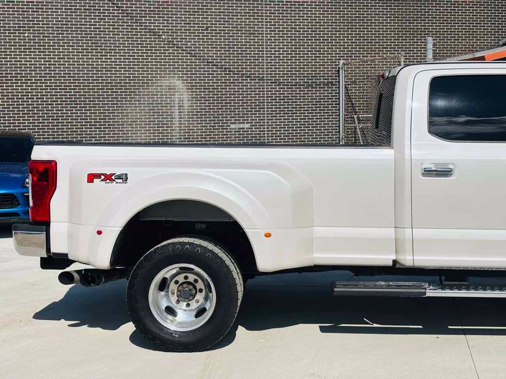 Used 2019 Ford F350 Lariat w/ Lariat Ultimate Package AWD/4WD image 8