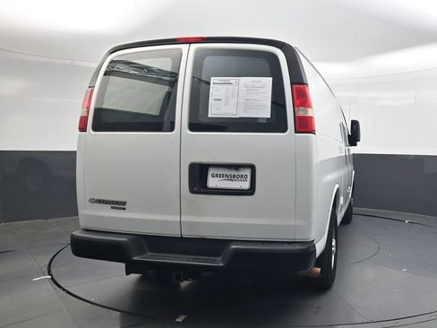 Used 2016 Chevrolet Express 2500 RWD image 5