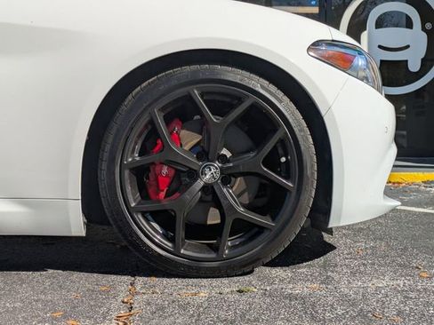 Used 2021 Alfa Romeo Giulia Ti w/ Nero Edizione image 33