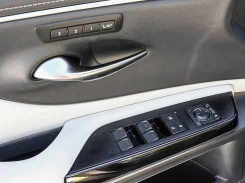 Used 2025 Lexus ES 300h w/ Premium Package FWD image 23