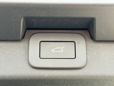 Certified 2025 Land Rover Discovery Dynamic SE AWD/4WD image 12