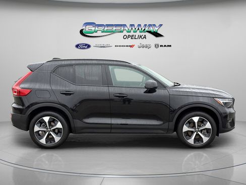 Used 2025 Volvo XC40 B5 Plus image 8