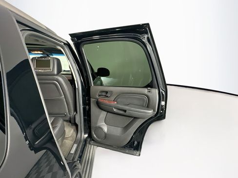 Used 2014 Cadillac Escalade Luxury RWD image 33