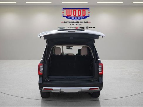 Used 2024 Ford Expedition Limited AWD/4WD image 4