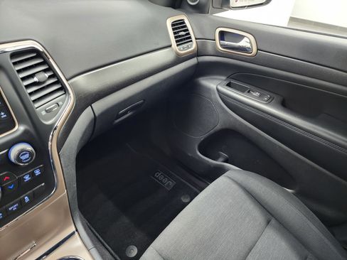 Used 2017 Jeep Grand Cherokee Laredo w/ Quick Order Package 23E image 12