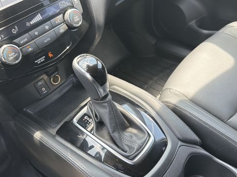 Used 2017 Nissan Rogue SL AWD/4WD image 26