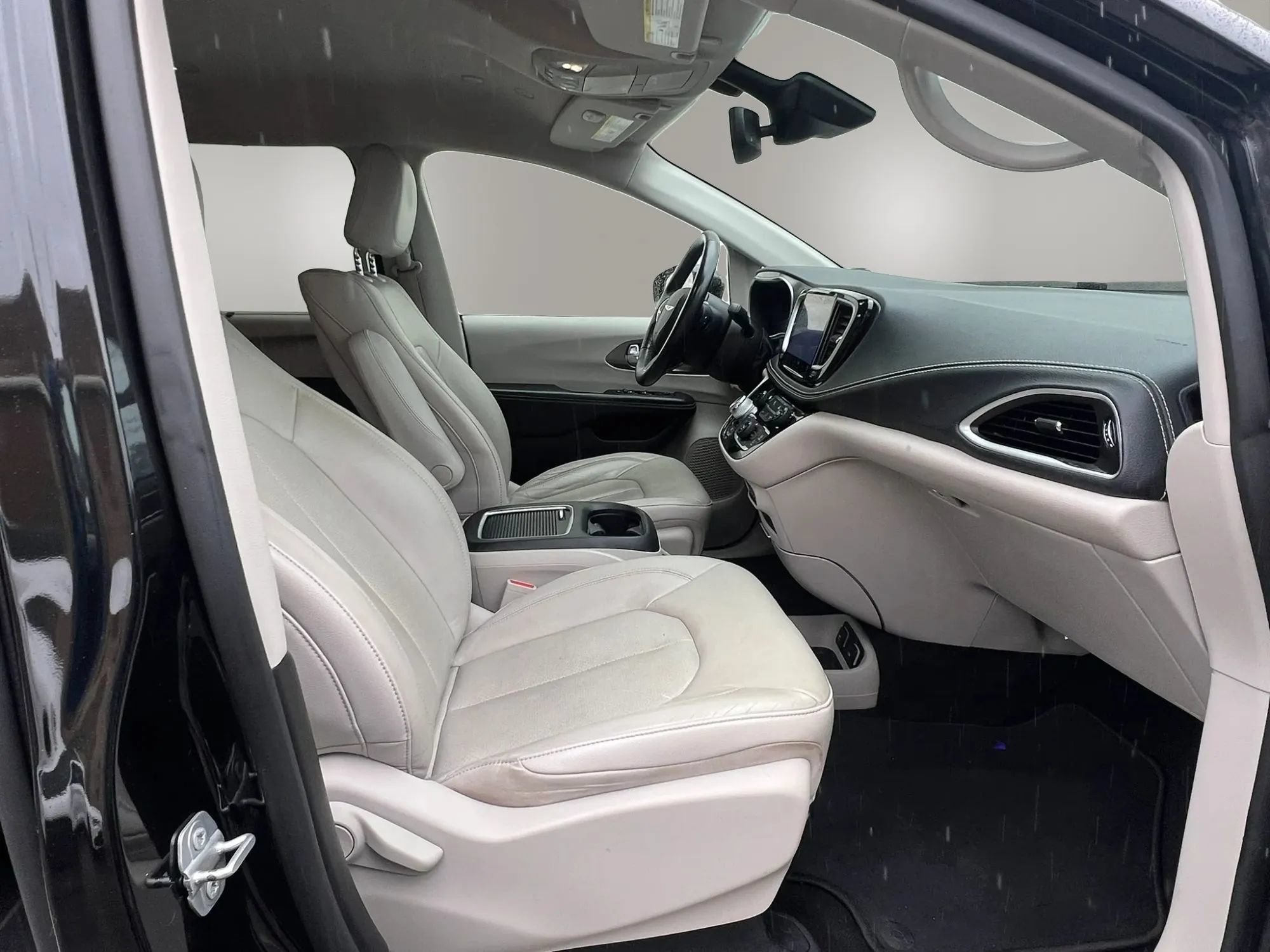 Used 2021 Chrysler Pacifica Touring-L w/ Uconnect Theater Family Group FWD image 30